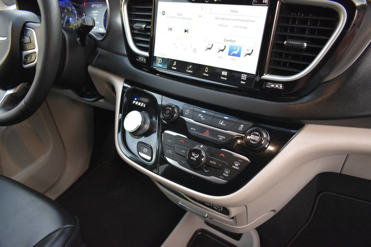Used 2023 Chrysler Pacifica Touring-L image 23