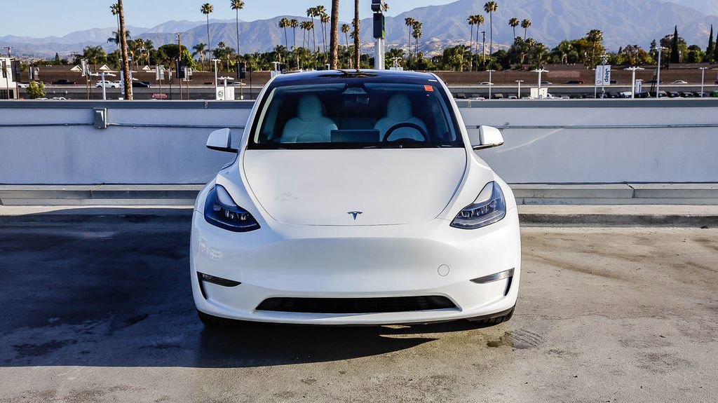 Used 2024 Tesla Model Y Performance image 2