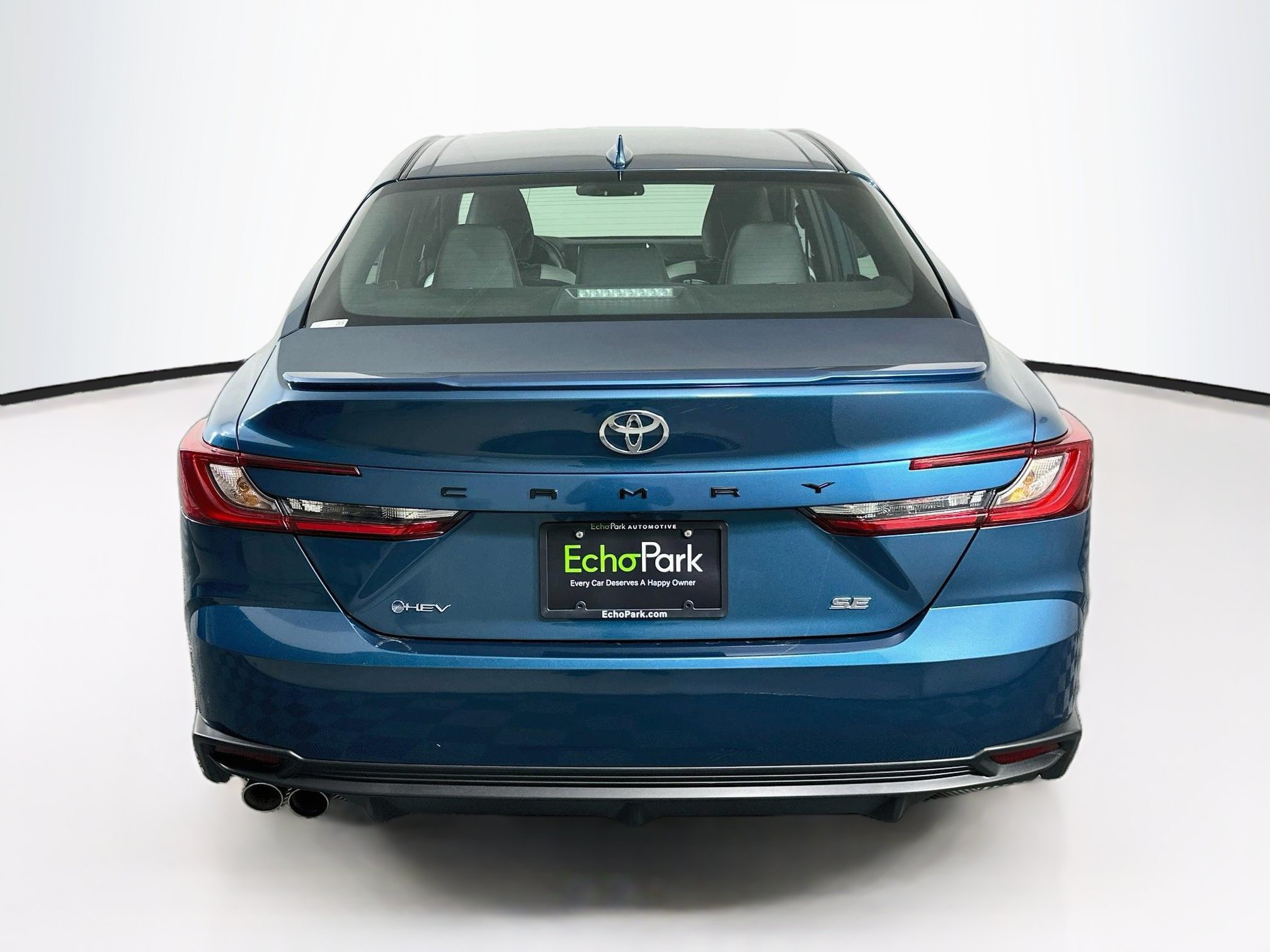 Used 2025 Toyota Camry SE FWD image 7