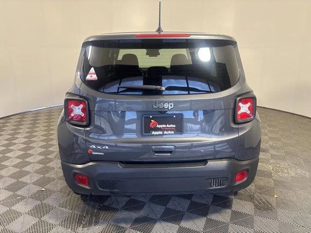 Certified 2023 Jeep Renegade Latitude AWD/4WD image 5