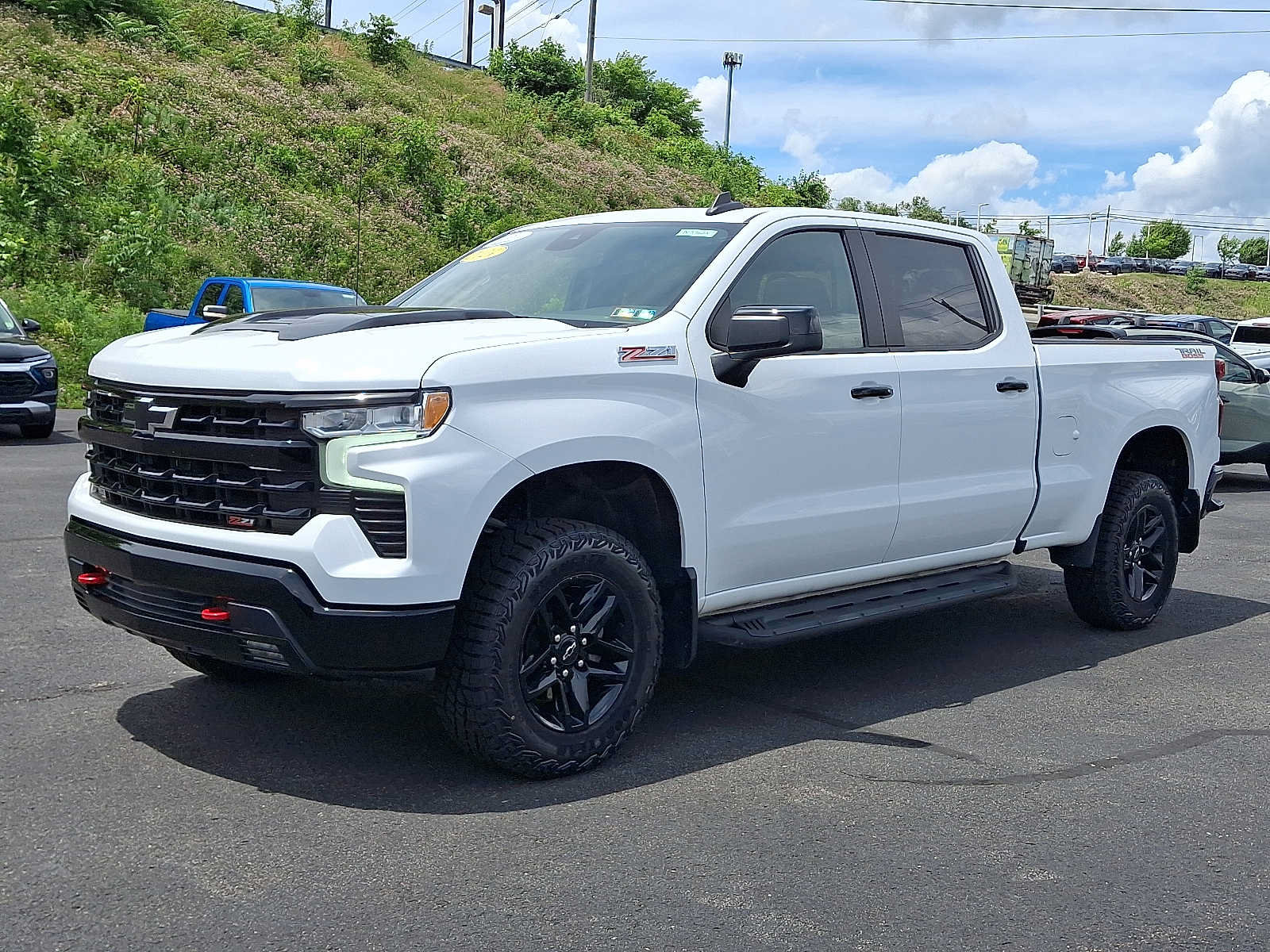 Used 2024 Chevrolet Silverado 1500 LT Trail Boss w/ Convenience Package II AWD/4WD image 4