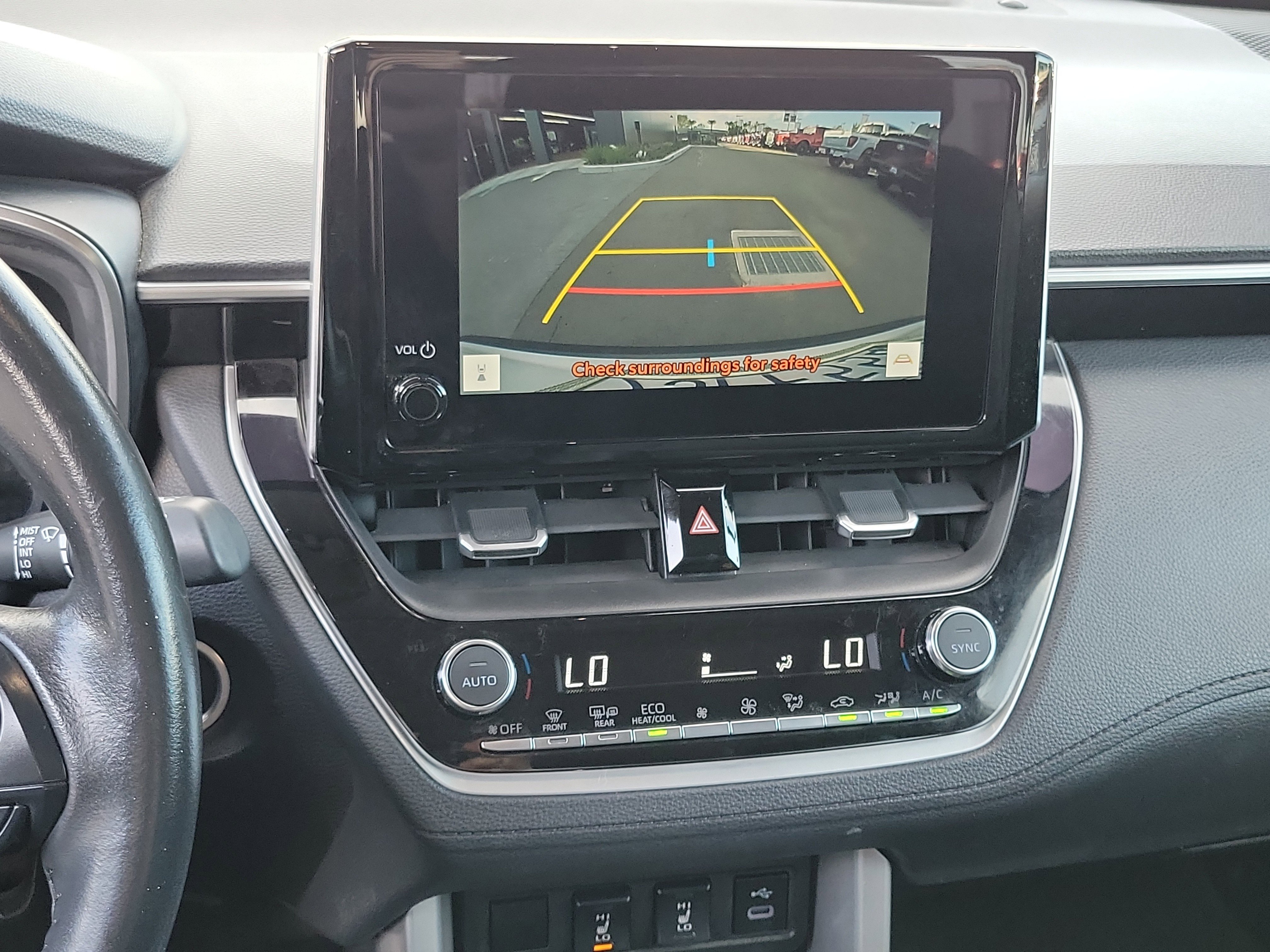 Used 2023 Toyota Corolla Cross XLE image 12