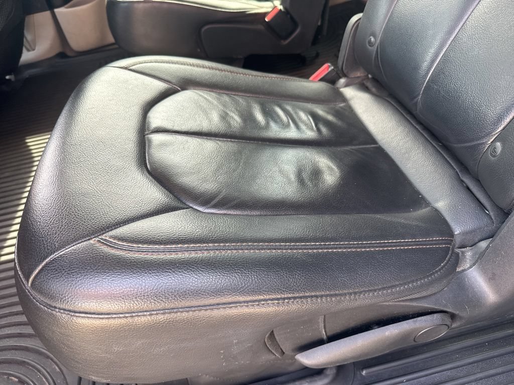 Used 2017 Chrysler Pacifica Touring-L FWD image 48