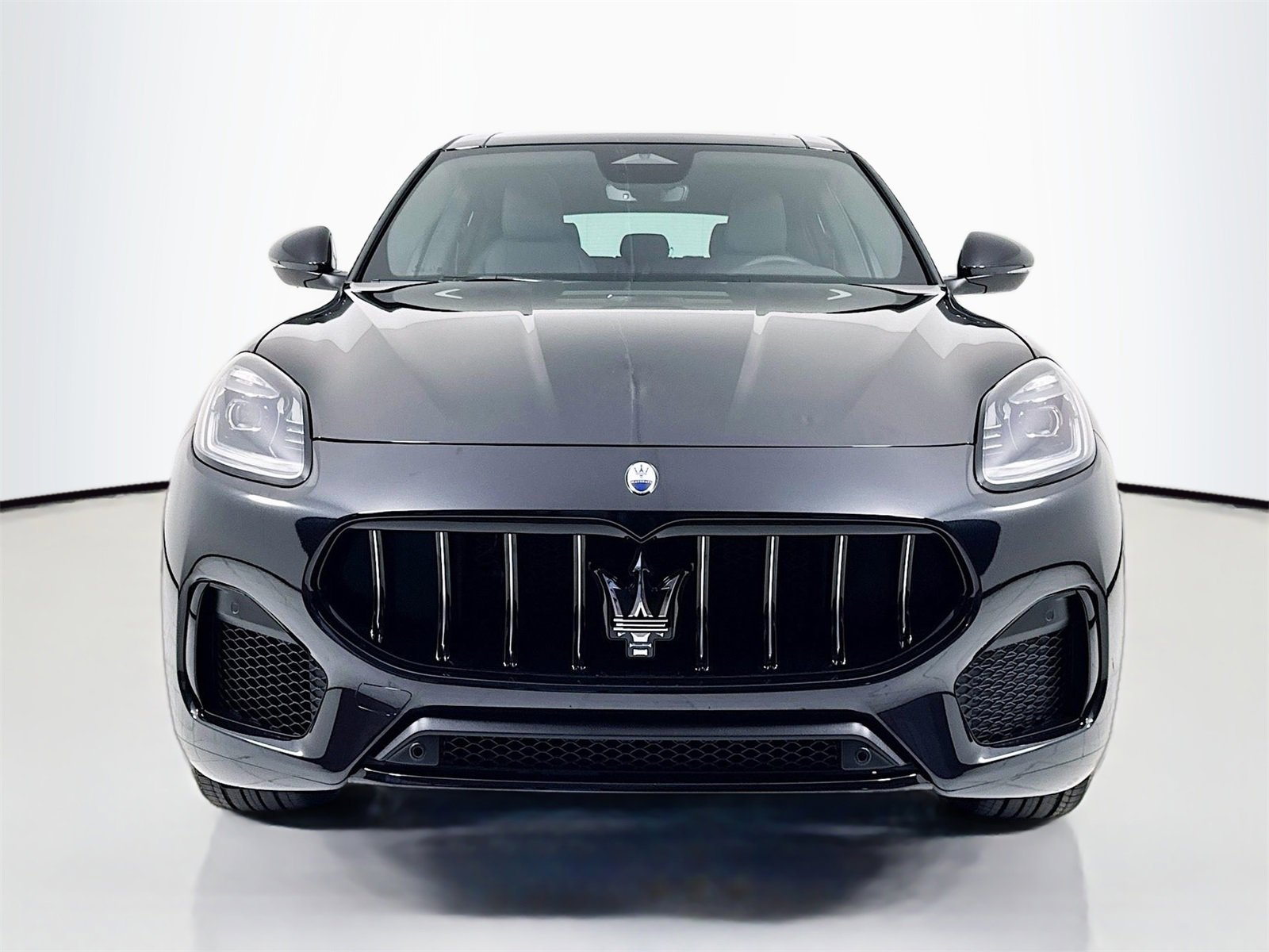 New 2025 Maserati Grecale GT image 3