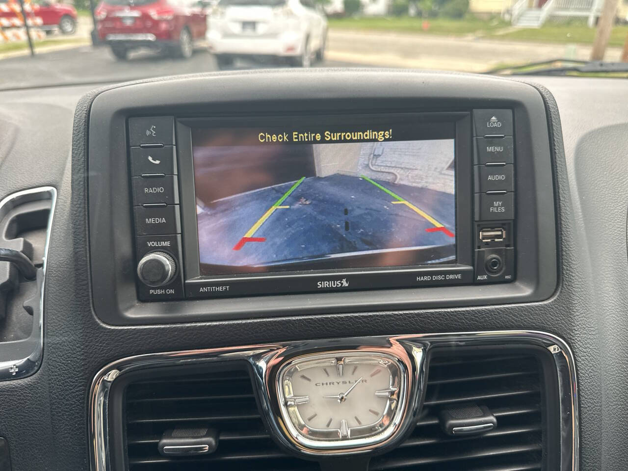 Used 2015 Chrysler Town & Country Touring FWD image 22
