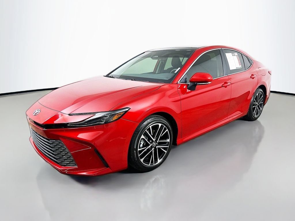 Used 2025 Toyota Camry XLE FWD video 3