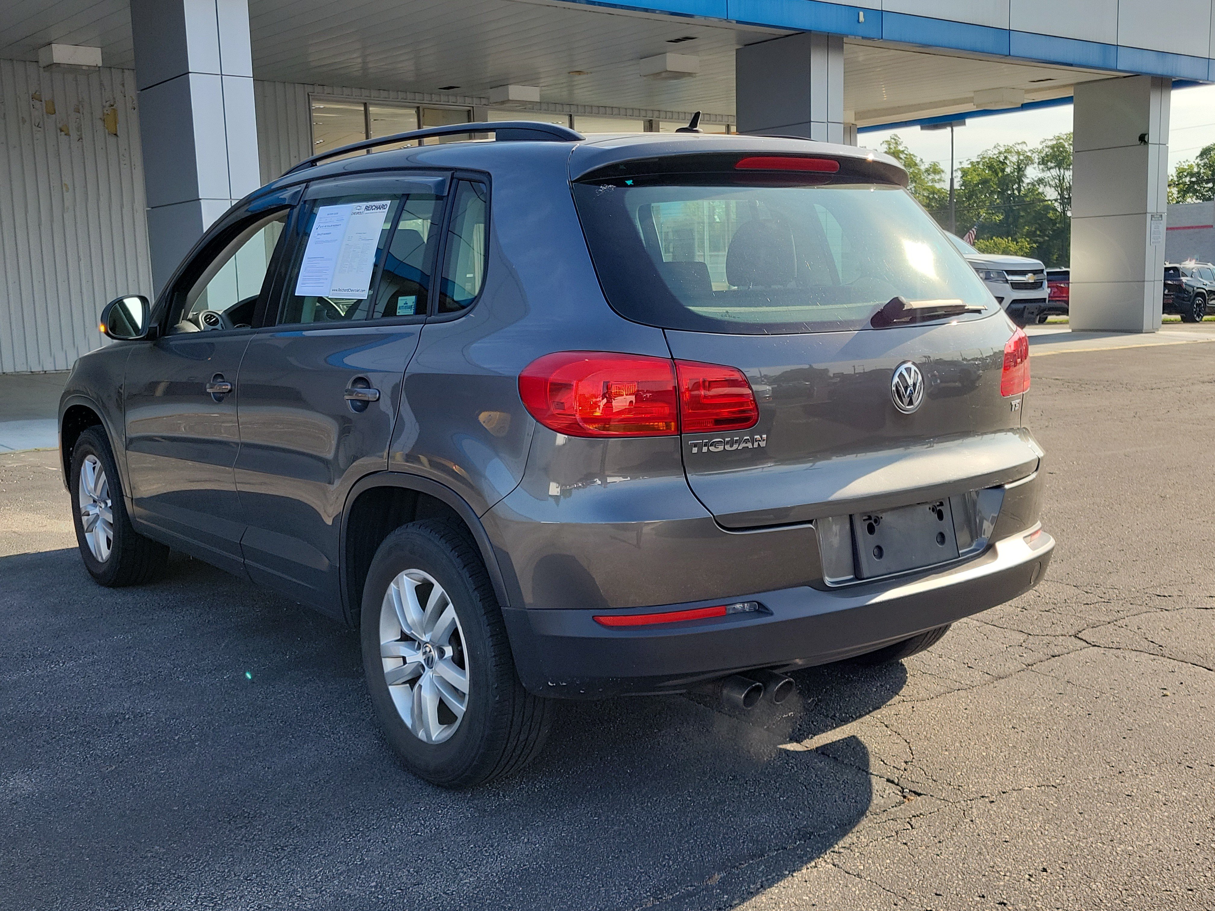 Used 2016 Volkswagen Tiguan S FWD image 3