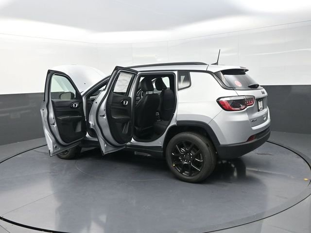 New 2026 Jeep Compass Latitude image 32