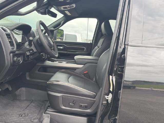 Used 2026 RAM 3500 Laramie AWD/4WD image 9