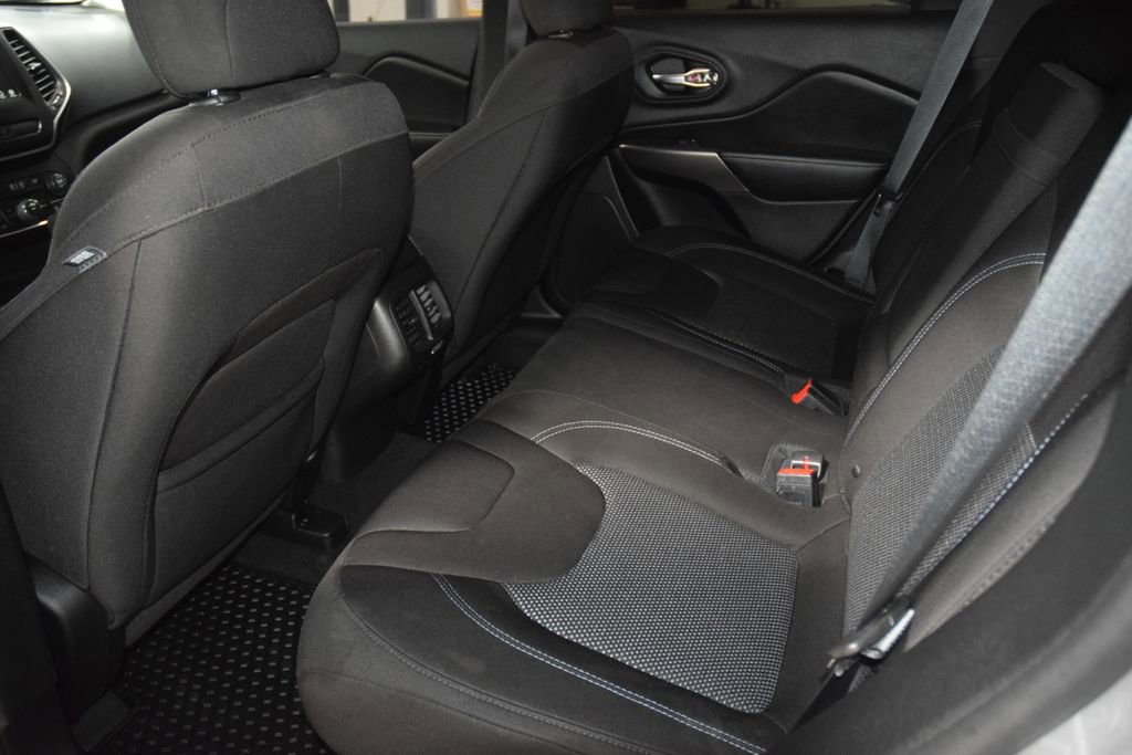 Used 2019 Jeep Cherokee Latitude w/ Cold Weather Group image 37