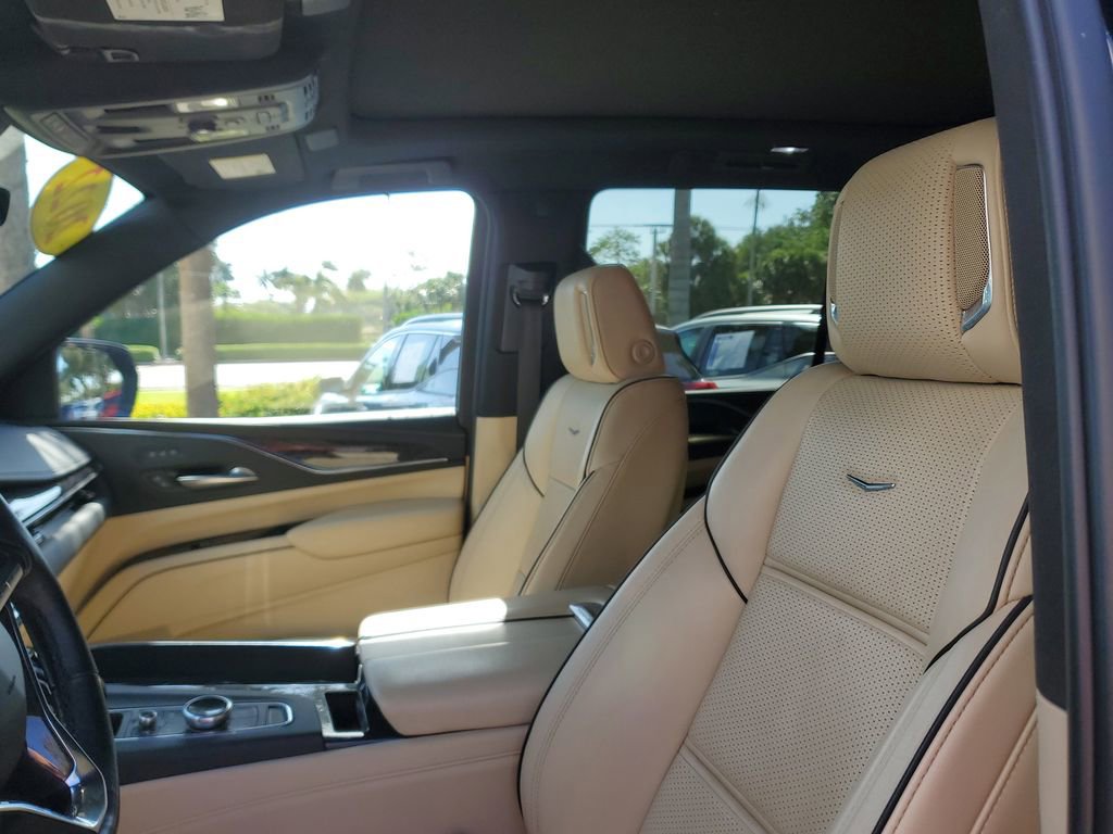 Used 2022 Cadillac Escalade Premium Luxury AWD/4WD image 21