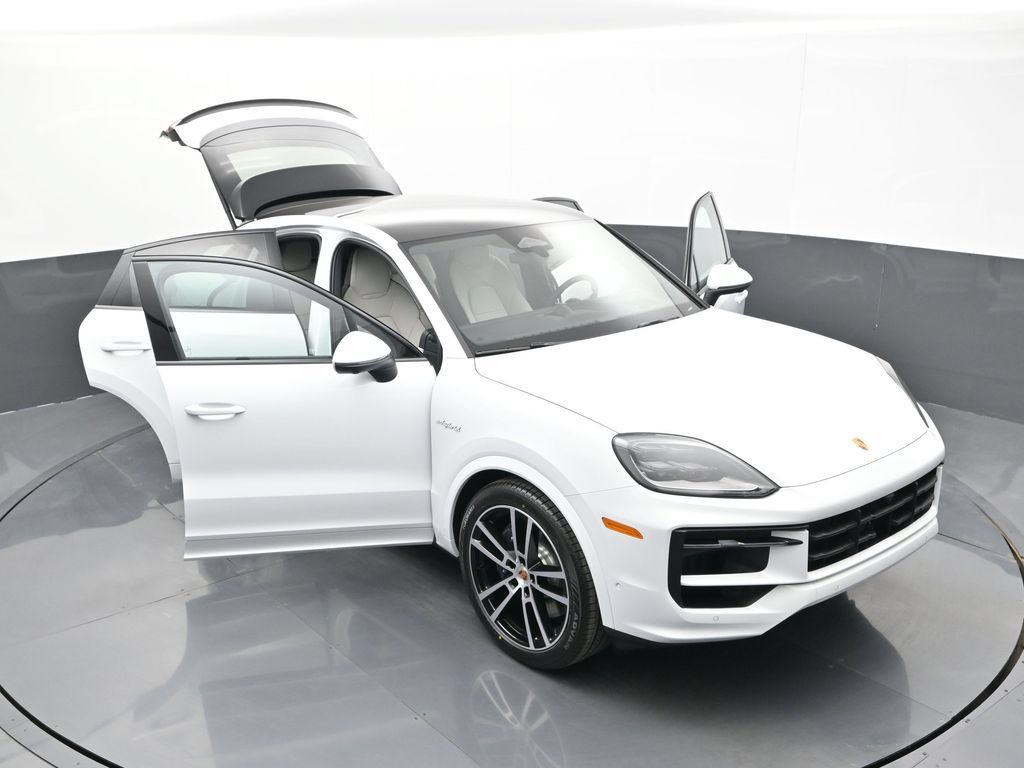 New 2026 Porsche Cayenne E-Hybrid Coupe AWD/4WD image 33