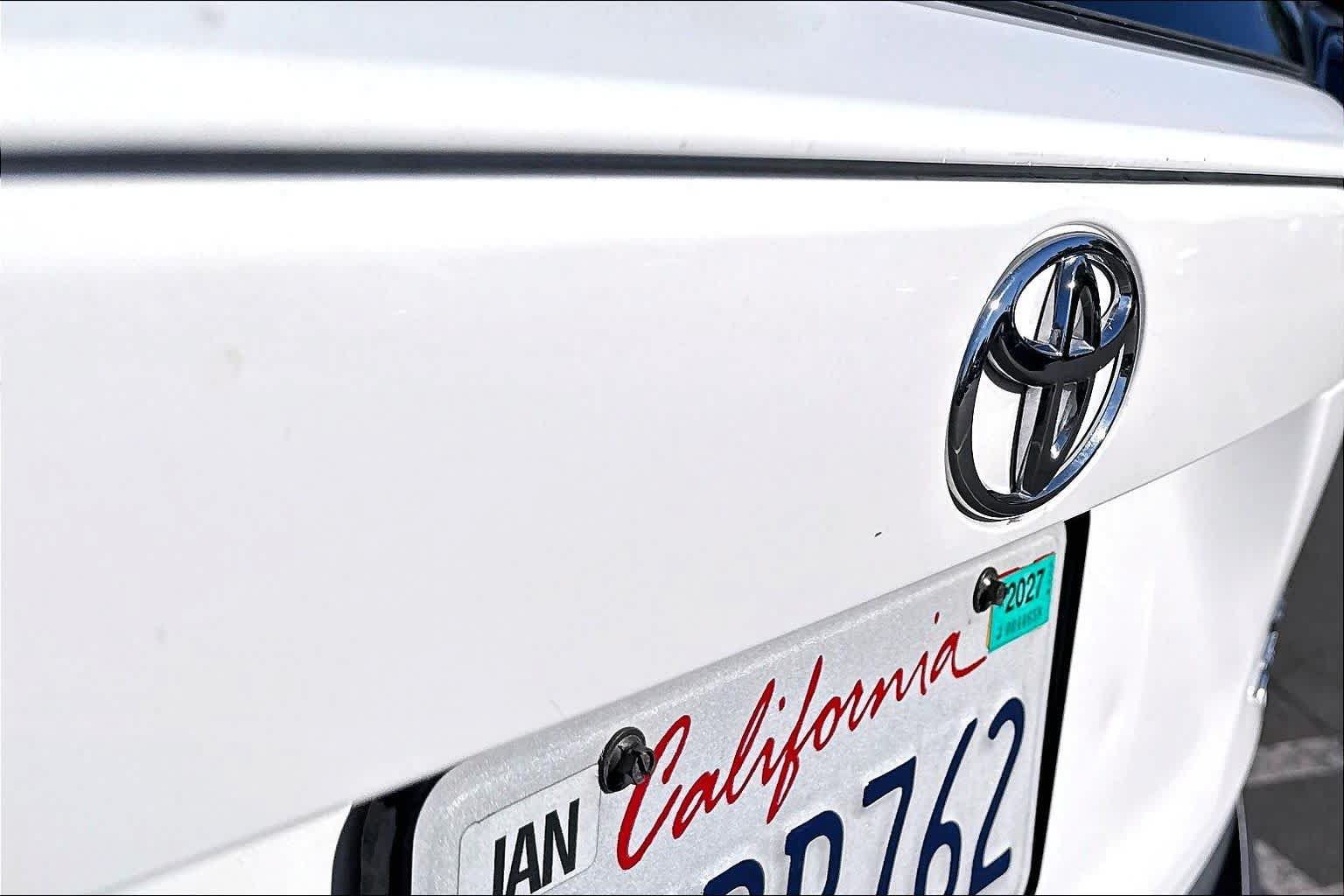 Used 2021 Toyota RAV4 XLE w/ XLE Grade Weather Package AWD/4WD image 30