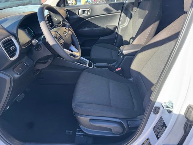 Used 2025 Hyundai Venue SE image 15