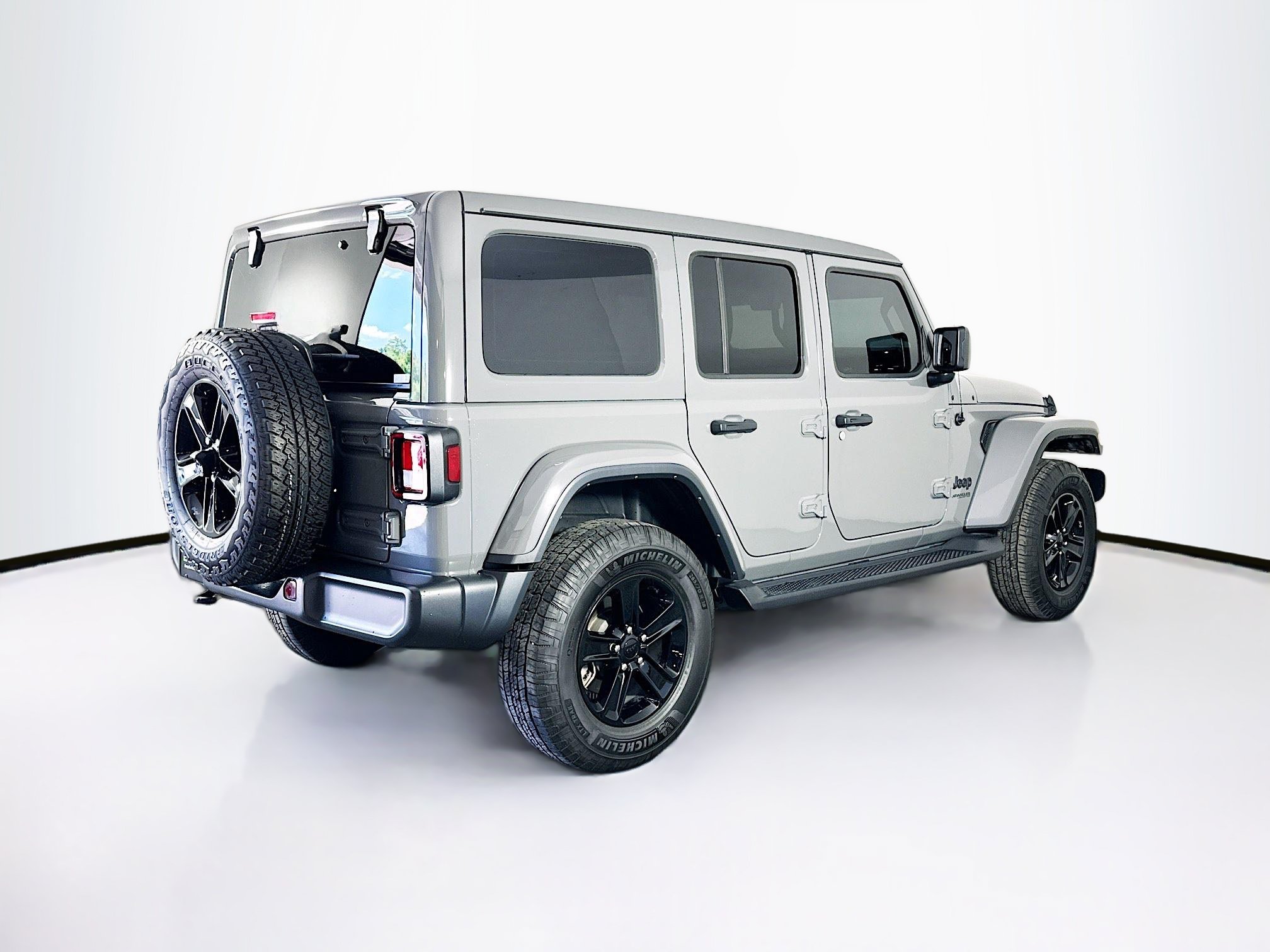 Used 2022 Jeep Wrangler Unlimited Sahara AWD/4WD image 9