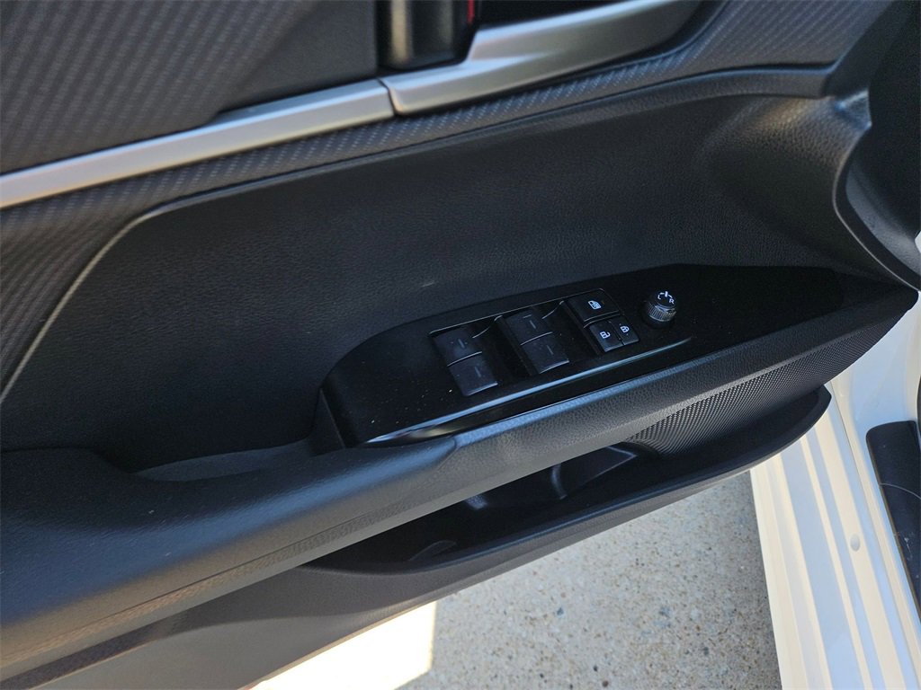 Used 2025 Toyota Camry SE image 15