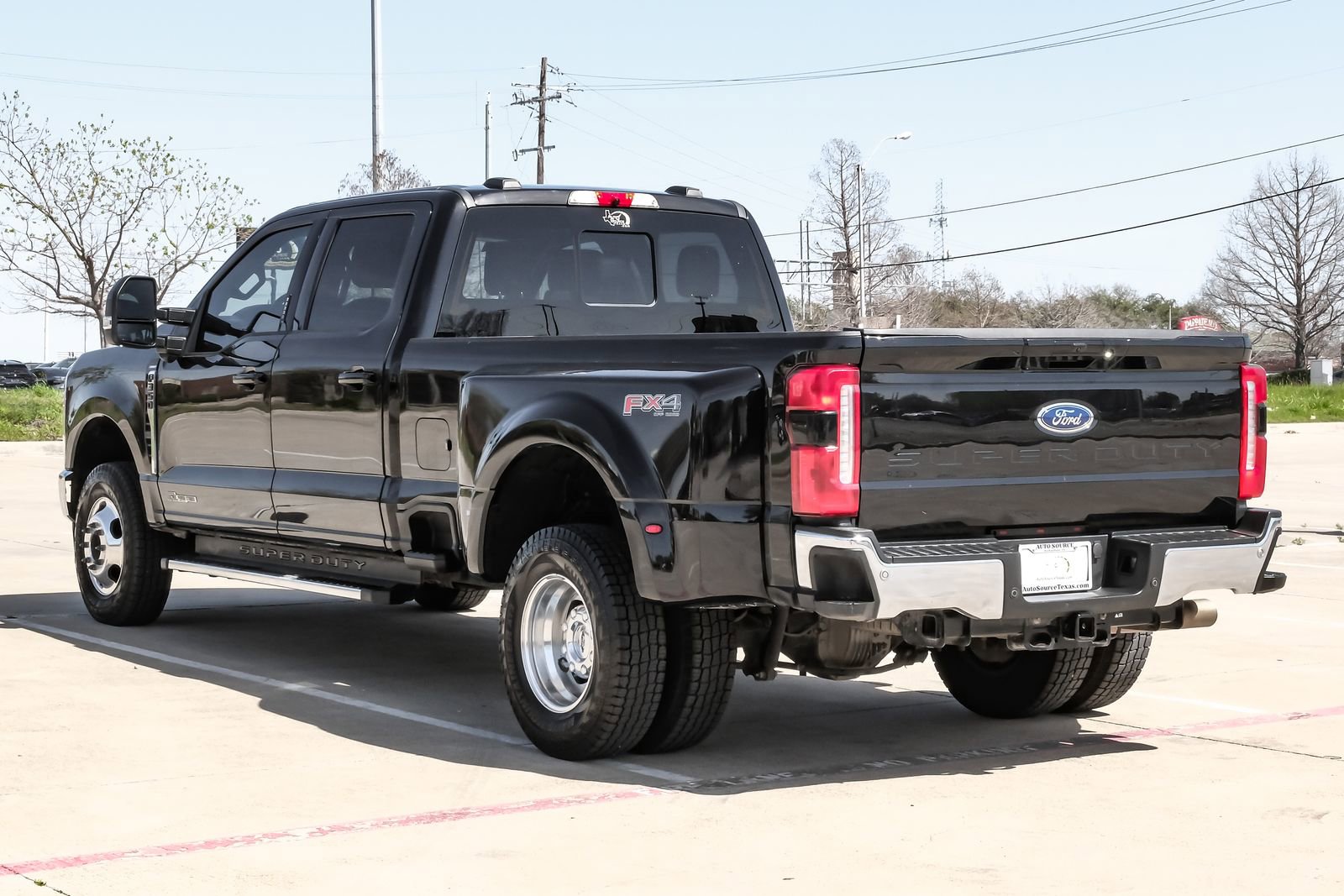 Used 2023 Ford F350 Lariat image 13