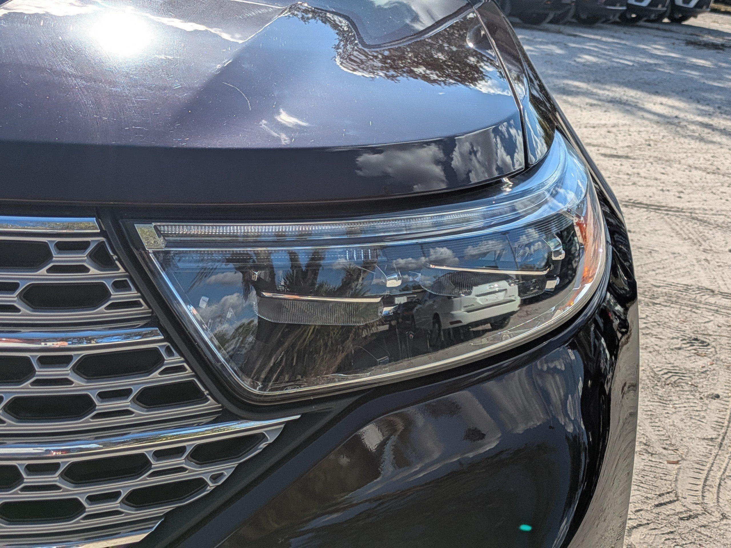 Used 2023 Ford Explorer Limited w/ Limited Technology Package AWD/4WD image 9