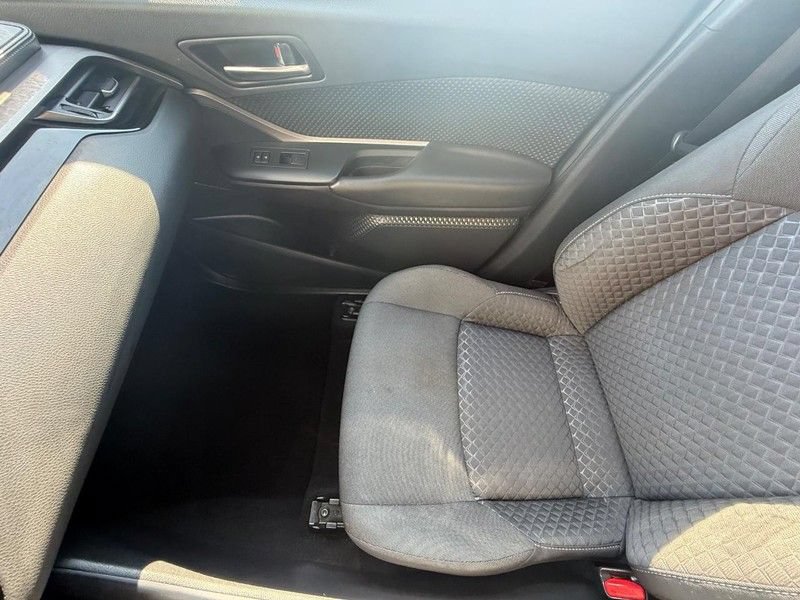 Used 2021 Toyota C-HR LE FWD image 21