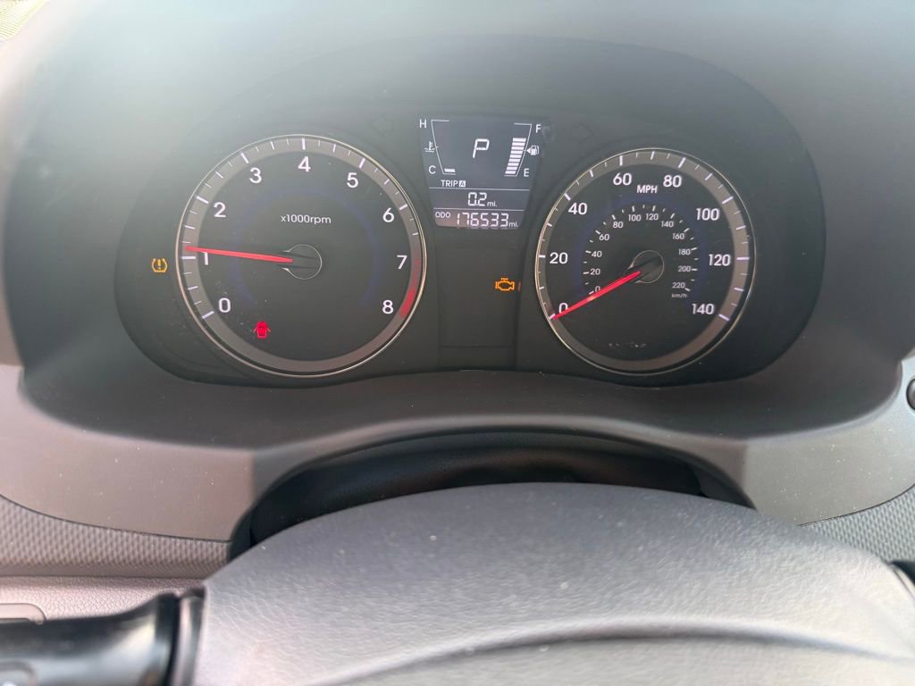 Used 2012 Hyundai Accent GS image 19