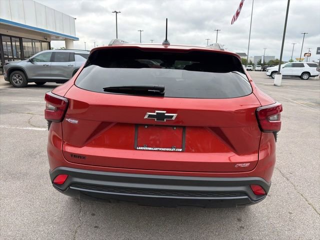 Used 2024 Chevrolet Trax RS w/ Sunroof Package FWD image 5