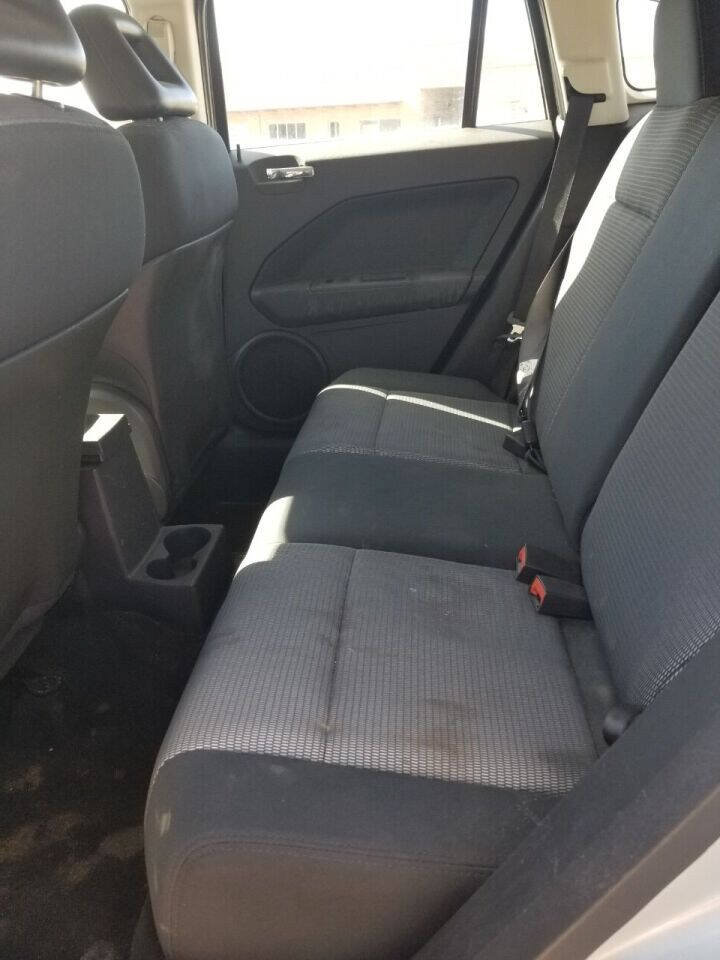 Used 2009 Dodge Caliber SXT FWD image 7