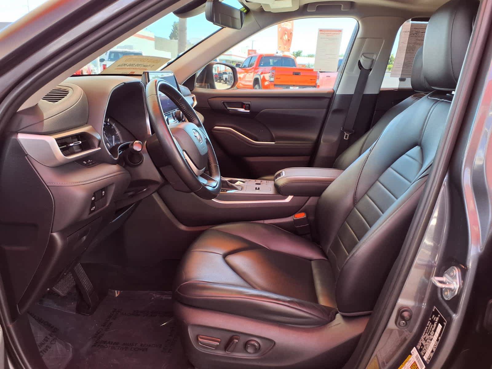 Used 2024 Toyota Highlander XLE FWD image 18