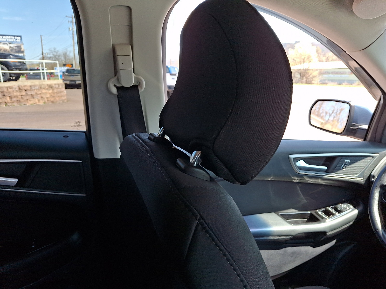 Used 2019 Ford Edge SEL image 13