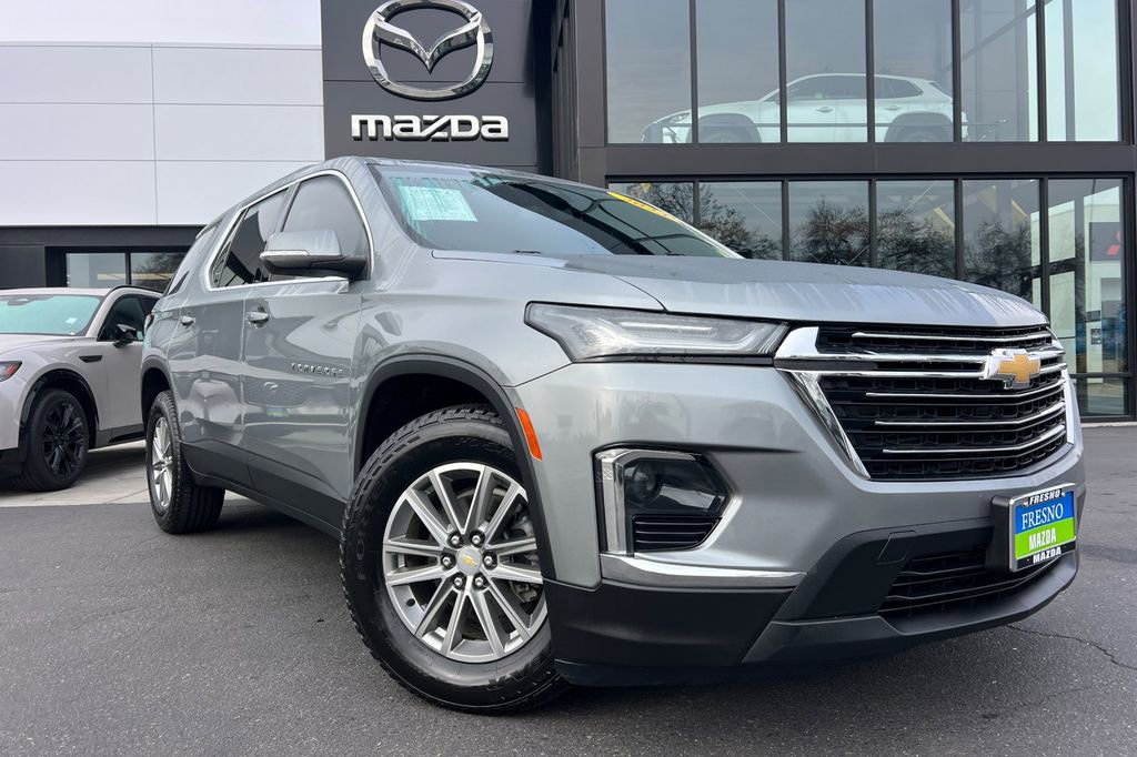 Used 2023 Chevrolet Traverse LT image 2