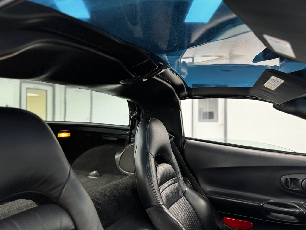 Used 2001 Chevrolet Corvette Coupe w/ Preferred Equipment Group1 image 28