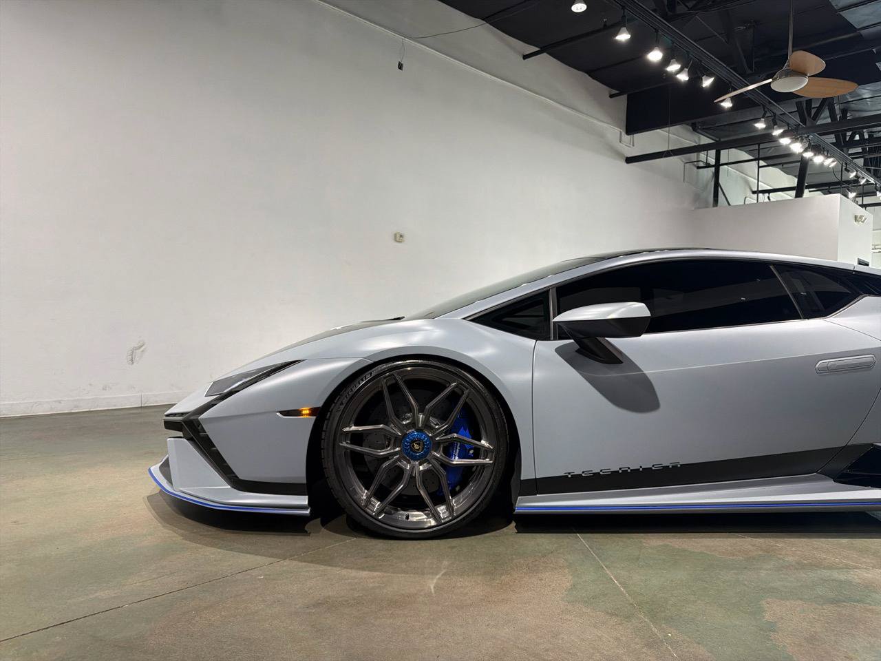 Used 2023 Lamborghini Huracan Tecnica RWD image 4