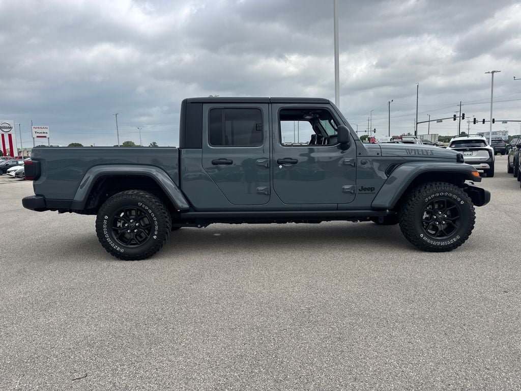 Used 2025 Jeep Gladiator Overland AWD/4WD image 7