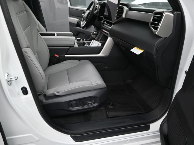 Used 2025 Toyota Tundra Limited AWD/4WD image 23