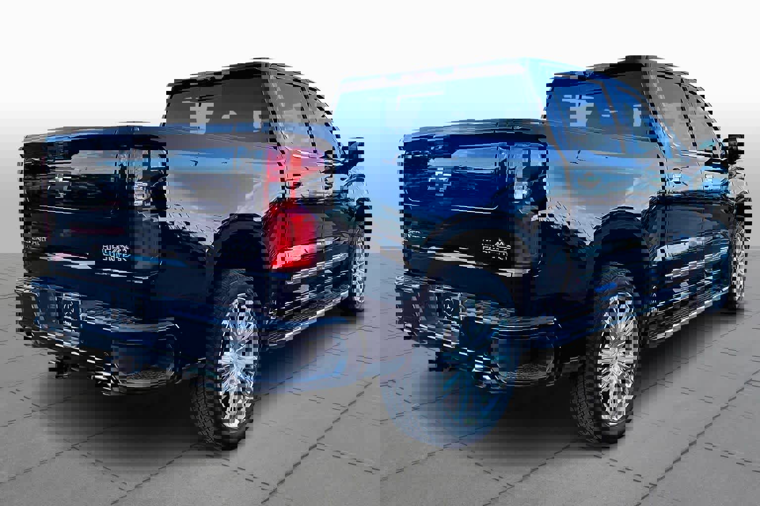 Used 2024 Chevrolet Silverado 1500 High Country w/ High Country Premium Package image 13