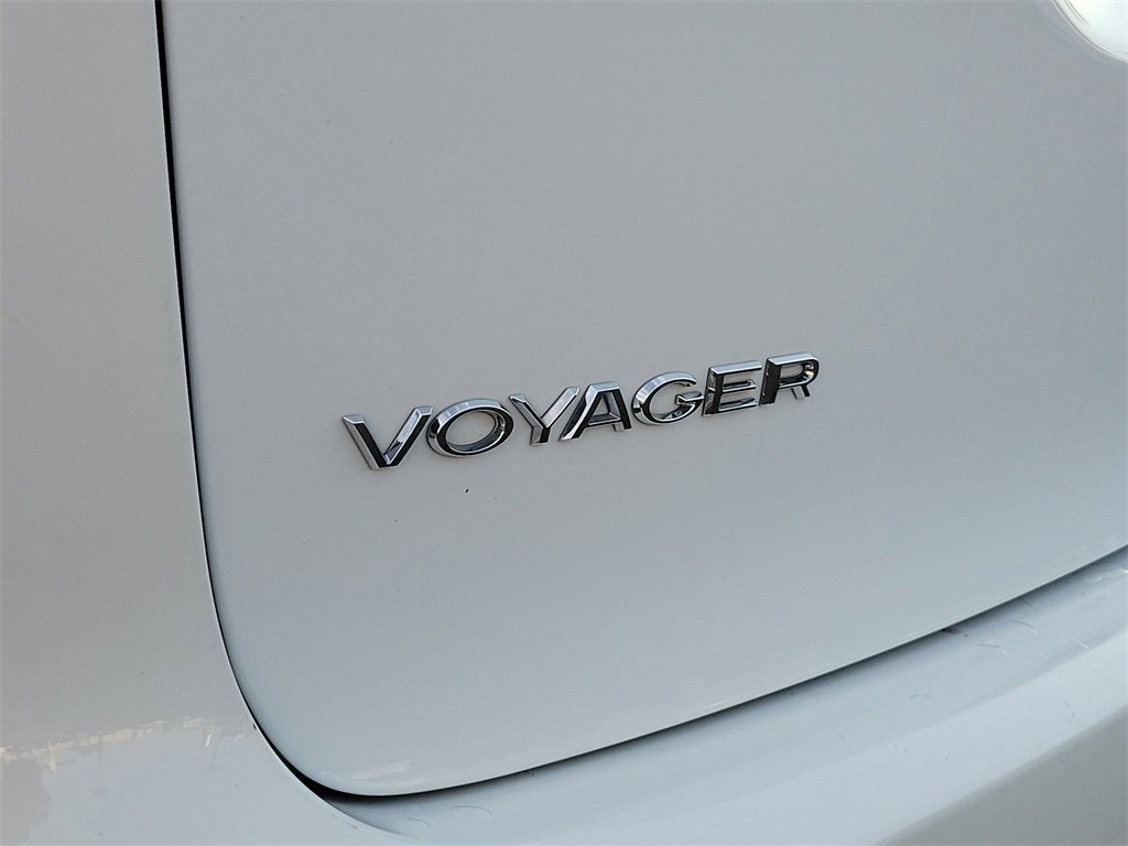 Used 2024 Chrysler Voyager LX image 22