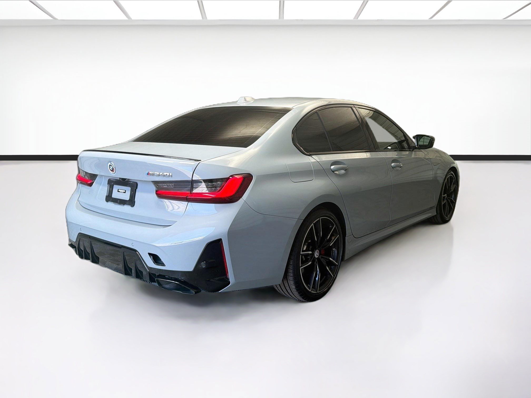 Used 2023 BMW M340i RWD image 4
