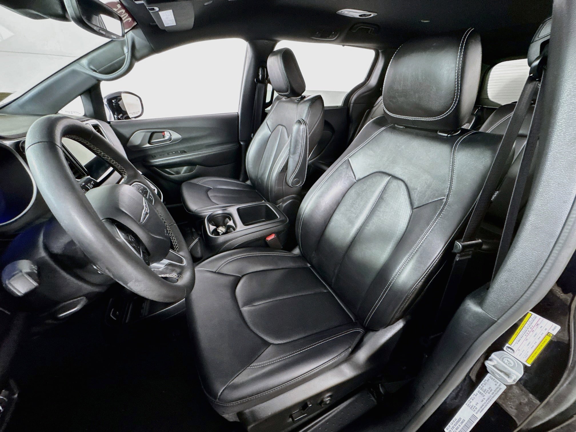 Used 2025 Chrysler Pacifica Select FWD image 13