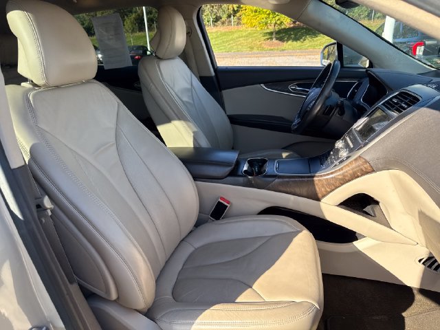 Used 2016 Lincoln MKX Select w/ Select Plus Package AWD/4WD image 13