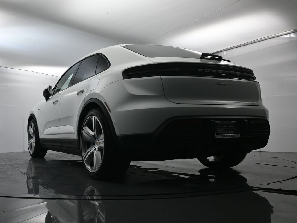 Certified 2025 Porsche Macan 4 Electric image 47