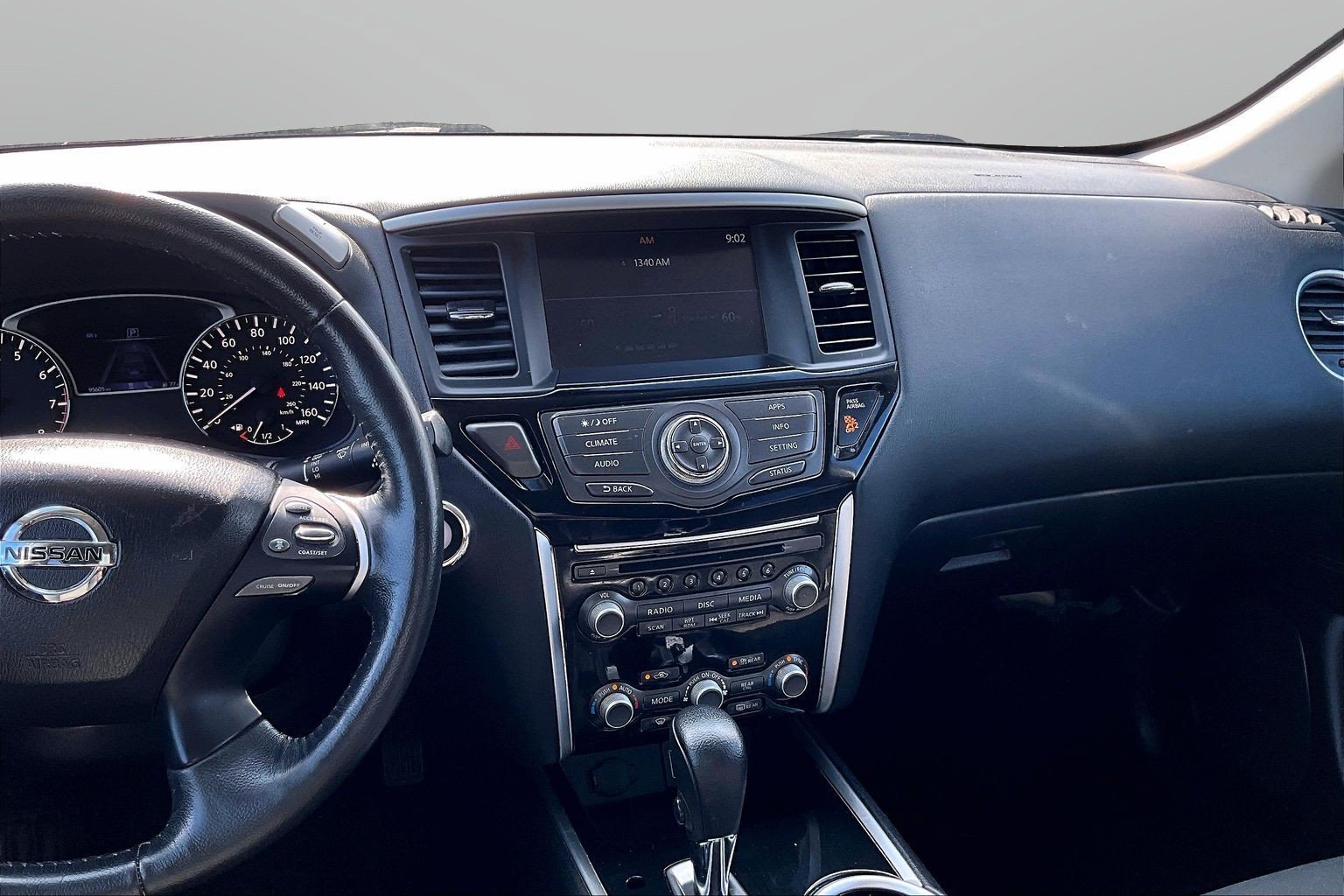 Used 2020 Nissan Pathfinder SV FWD image 6