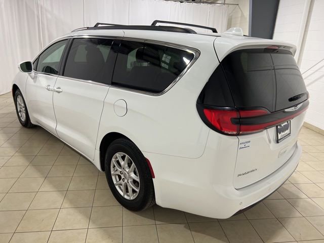 Used 2022 Chrysler Pacifica Touring-L image 3