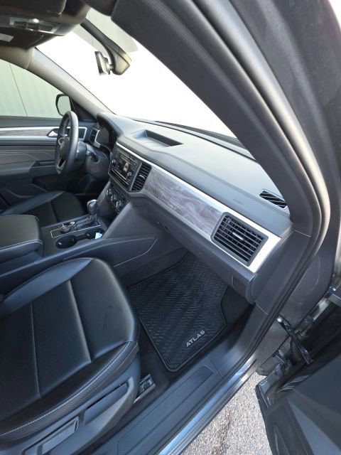 Used 2022 Volkswagen Atlas Cross Sport SE image 19