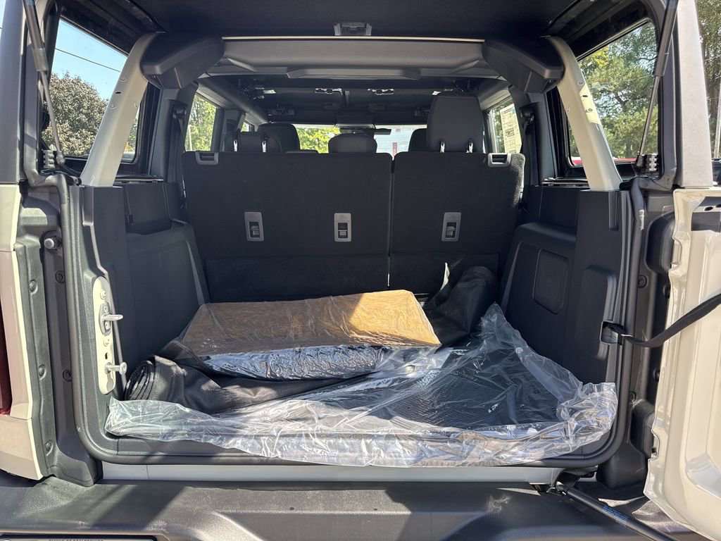 New 2025 Ford Bronco 4-Door image 9