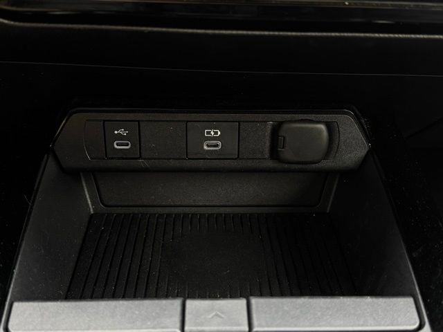 Used 2025 Toyota Prius Limited image 28