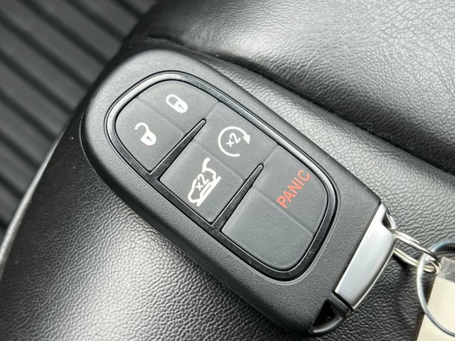 Used 2023 Jeep Cherokee Trailhawk AWD/4WD image 32