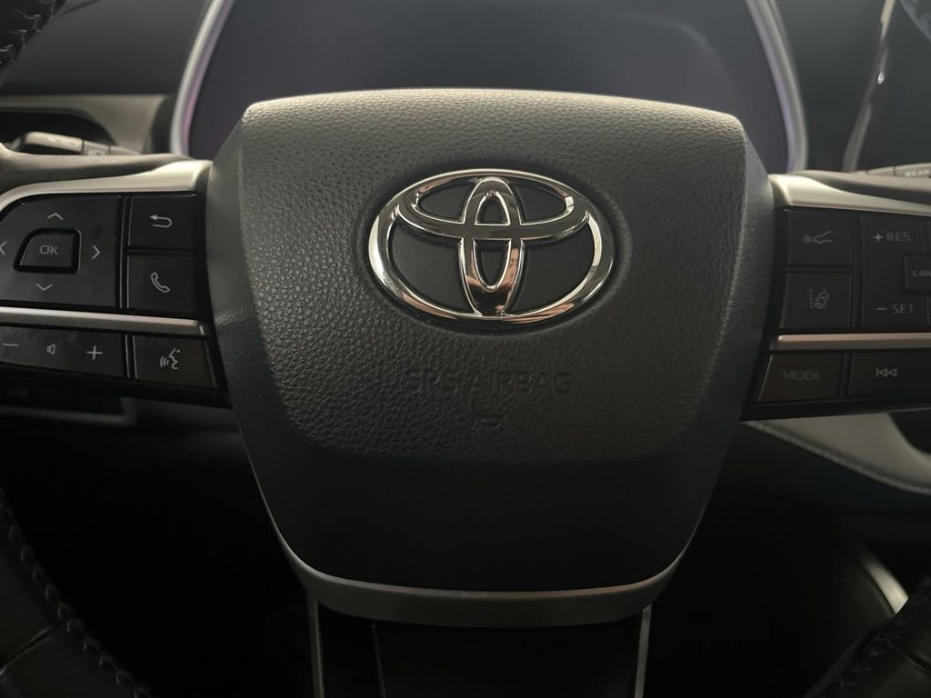 Used 2022 Toyota Highlander XLE AWD/4WD image 65