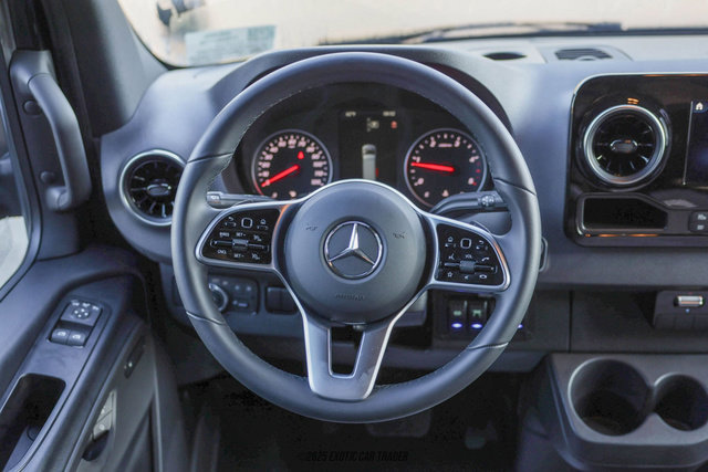 Used 2024 Mercedes-Benz Sprinter 2500 image 28