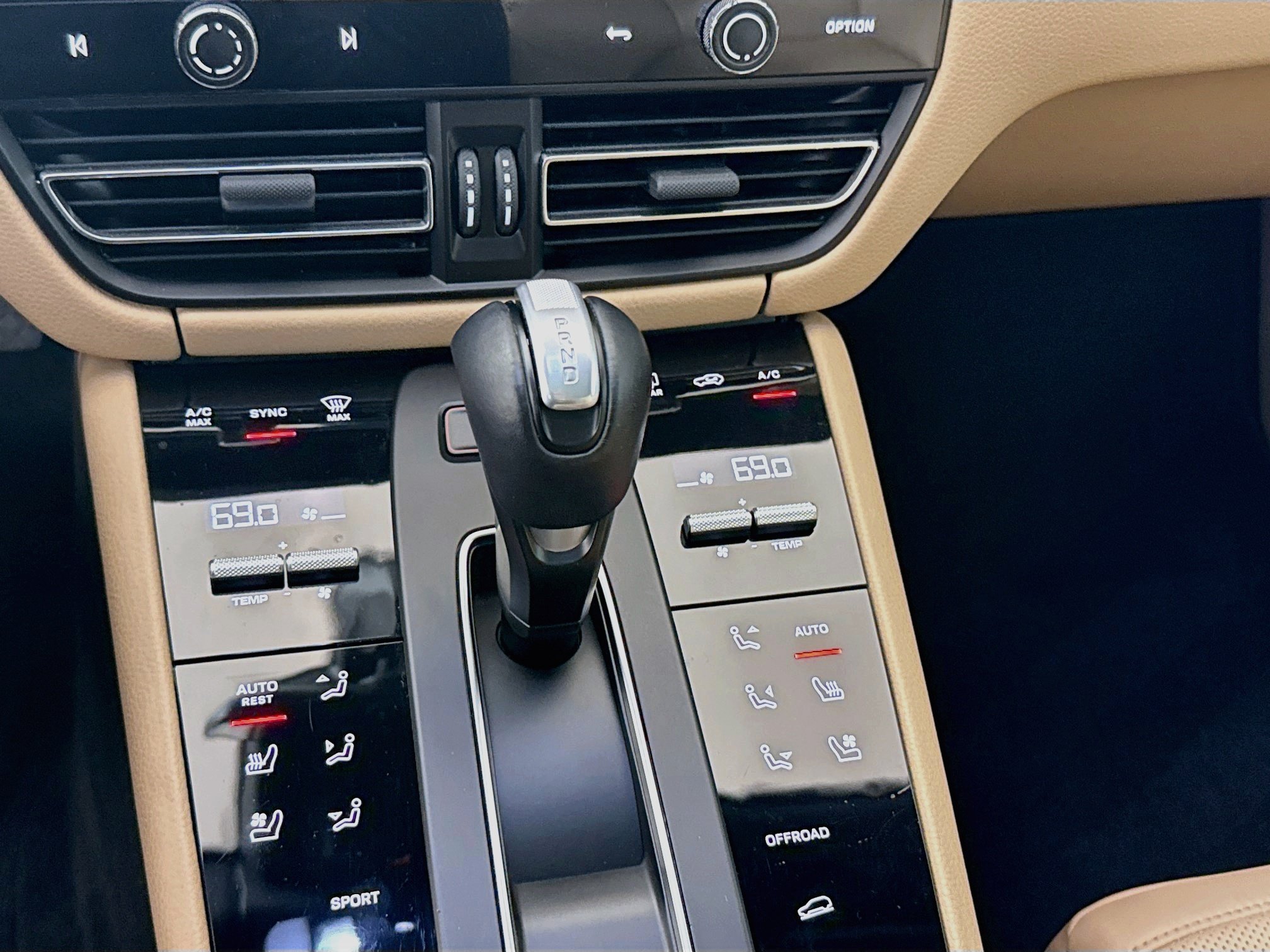 Used 2023 Porsche Macan AWD/4WD image 19