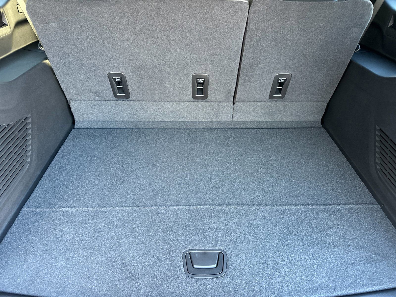 Used 2026 Chevrolet Suburban LT w/ Comfort Package RWD image 18