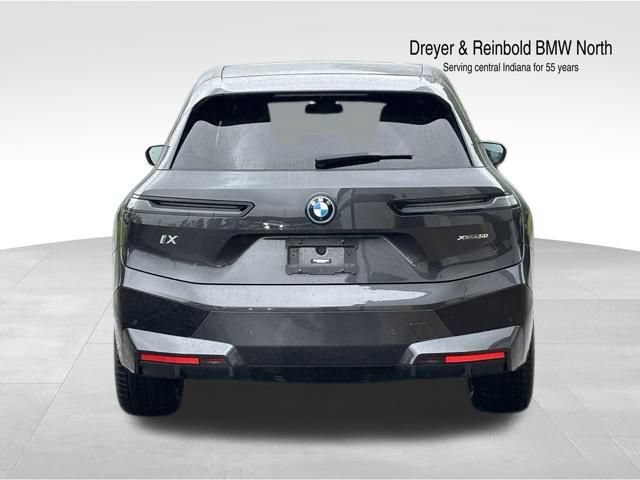 Used 2024 BMW iX xDrive50 w/ Sport Package AWD/4WD image 6